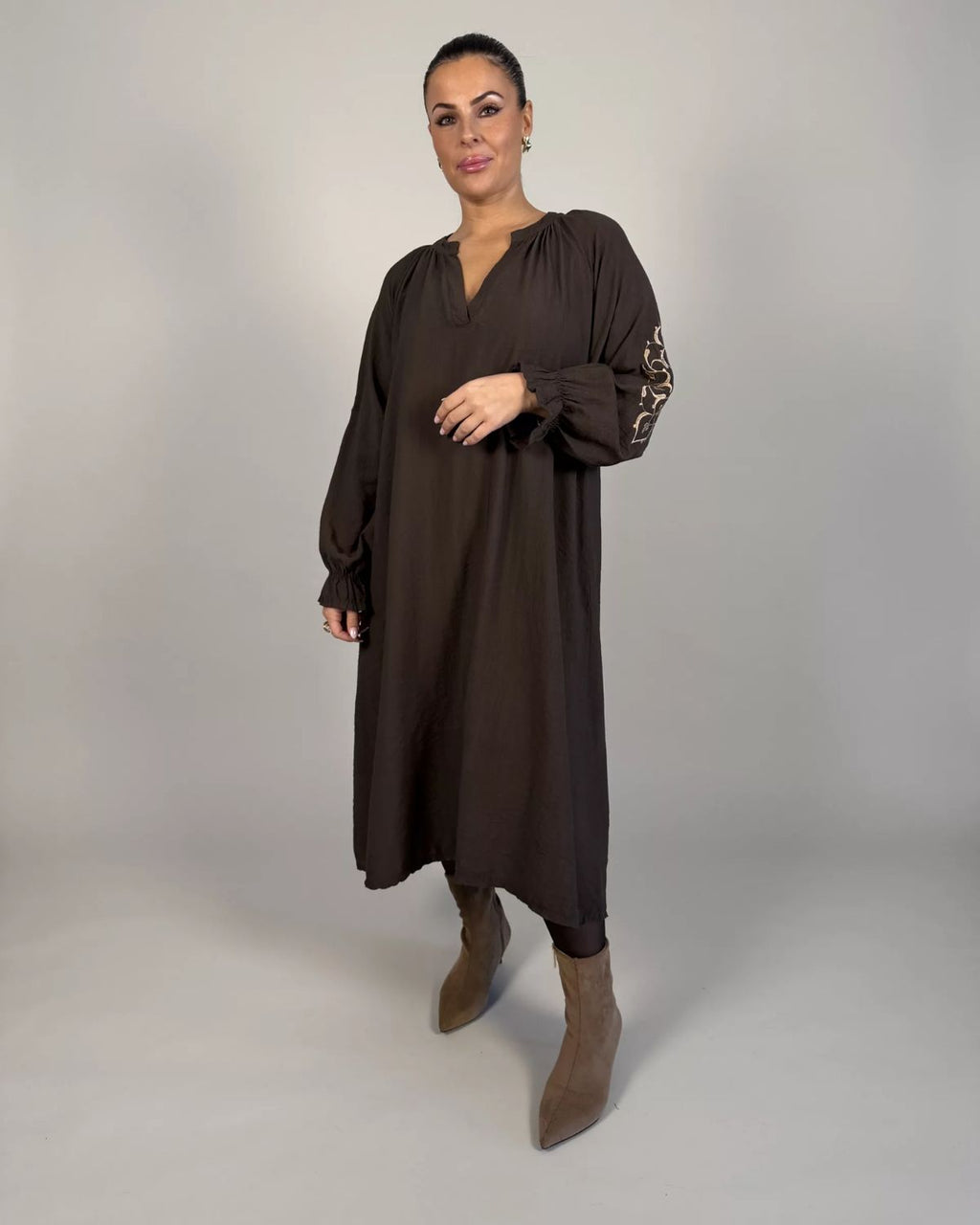 Aya Klänning med brodyr Dam Brun | Smilebutiken - Camicia