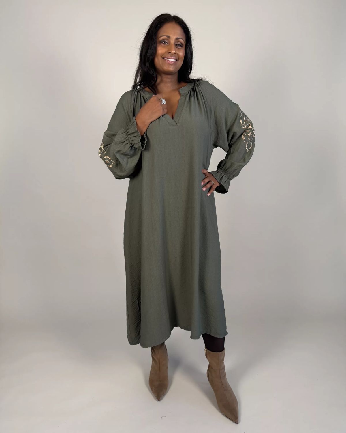 Aya Klänning med brodyr Dam Grön Army | Smilebutiken - Camicia
