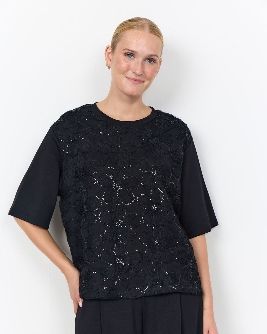 Banu 345 T-shirt Dam Svart Black | Smilebutiken - Soyaconcept