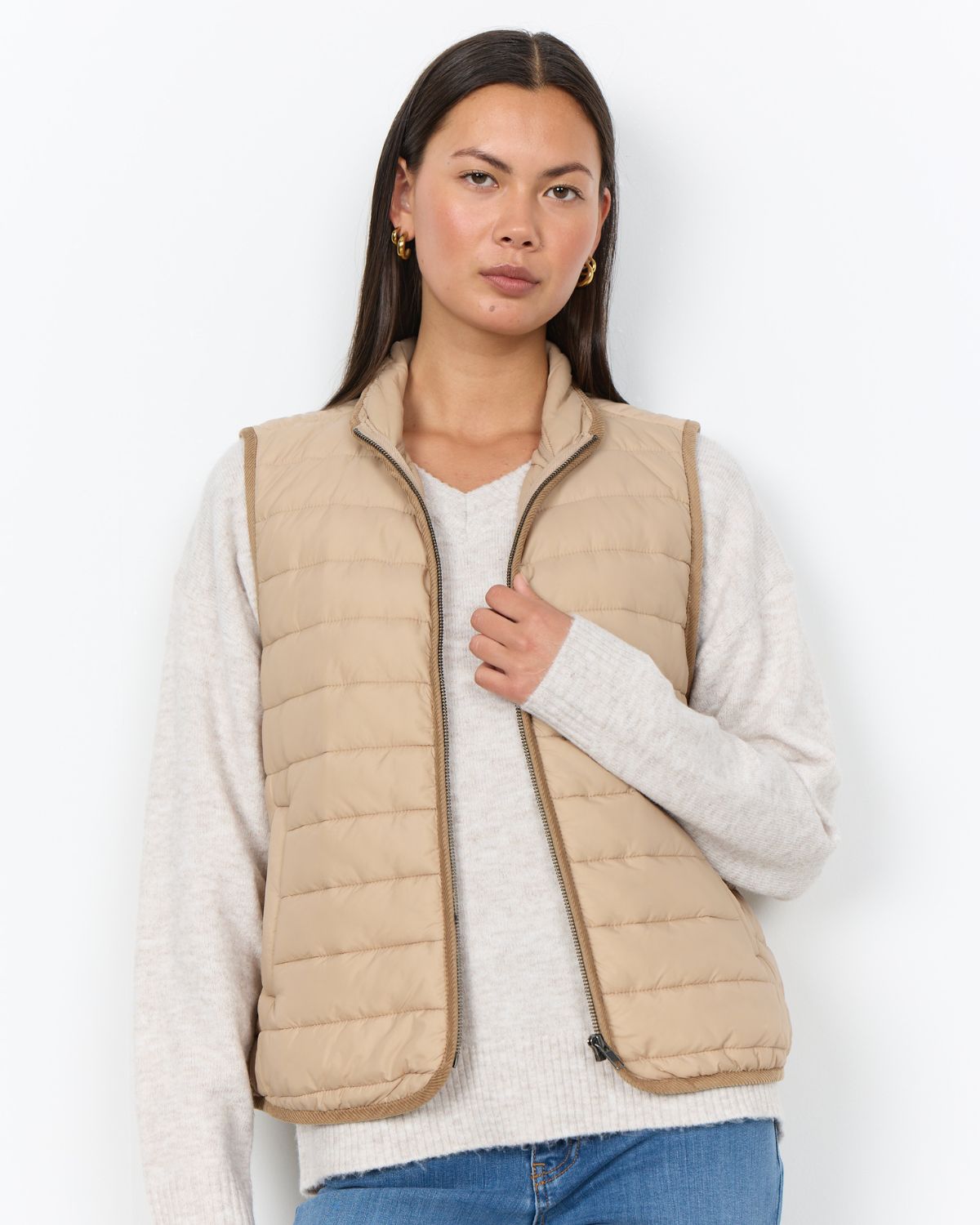 Benete 6 Quiltad Väst Dam Beige Camel | Smilebutiken - Soyaconcept