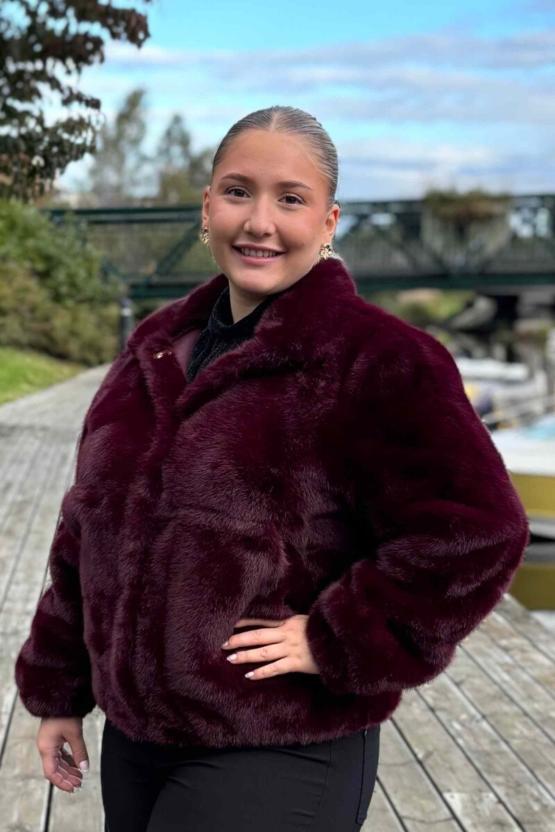 By Clara Aya Jacka Dam Bordeaux Caramelle Fashion