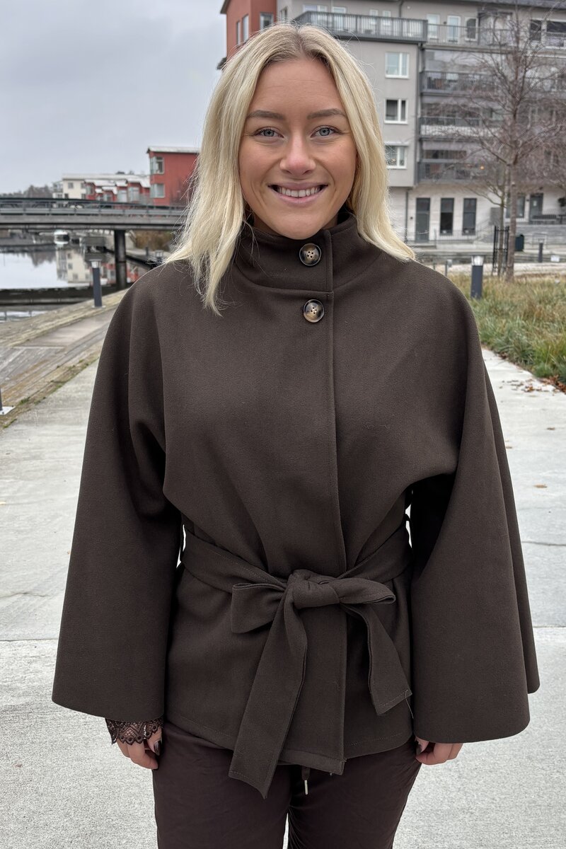 Chica London Alvina Poncho Jacka Dam Dark Choco CARAMELLE FASHION