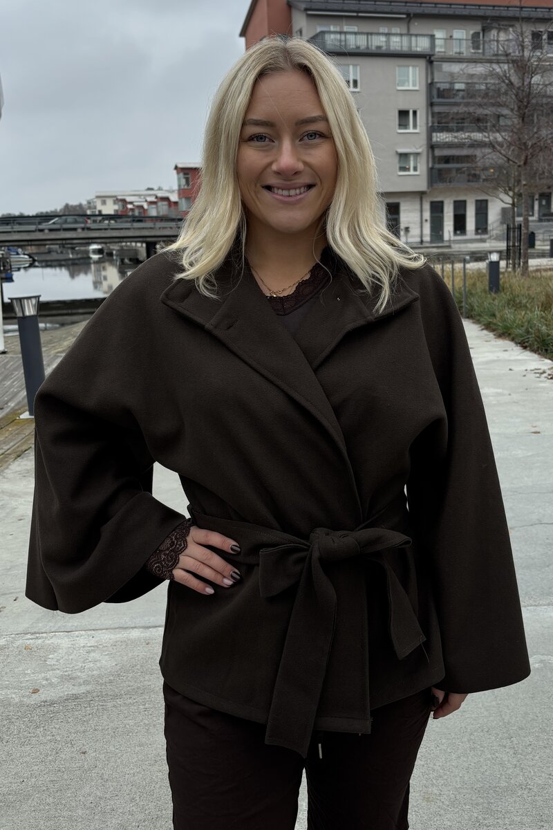 Chica London Alvina Poncho Jacka Dam Dark Choco CARAMELLE FASHION