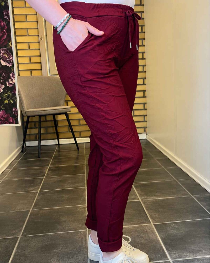 Edwina Magiska stretcbyxor Ankellängd Dam Vinröd Bordo | Smilebutiken - Caramelle Fashion