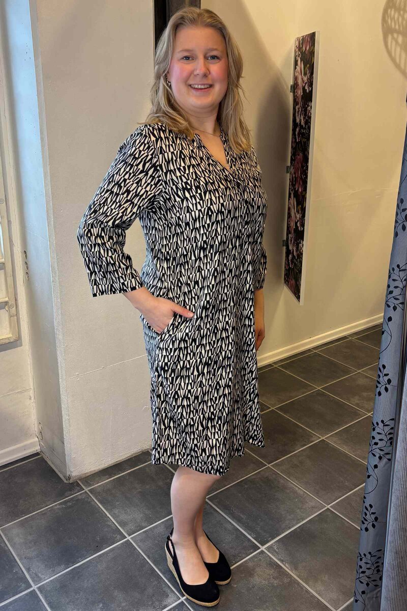 Adna Dress Women Black W Moonbeam Freequent