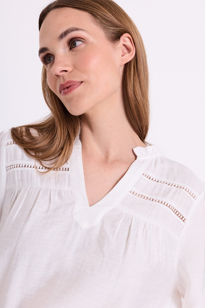 Antina Blus Dam Star Off-White Freequent