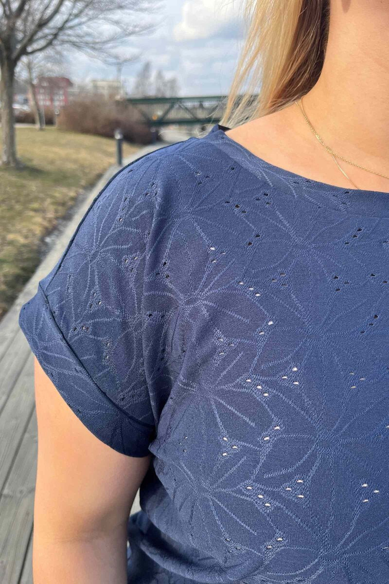 Blond T-shirt Dam Mörkblå Navy Blazer | Smilebutiken - Freequent