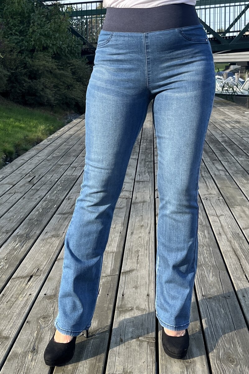 Shantal Bootcut 30 Längd Dam Mellanblå Medium Blue Denim | Smilebutiken - Freequent