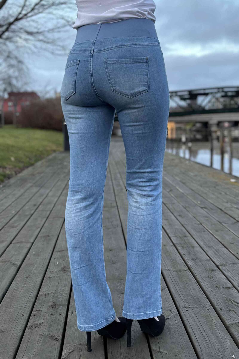 Shantal Bootcut 32 Längd Denim Dam Ljusblå Light Blue Denim | Smilebutiken - Freequent