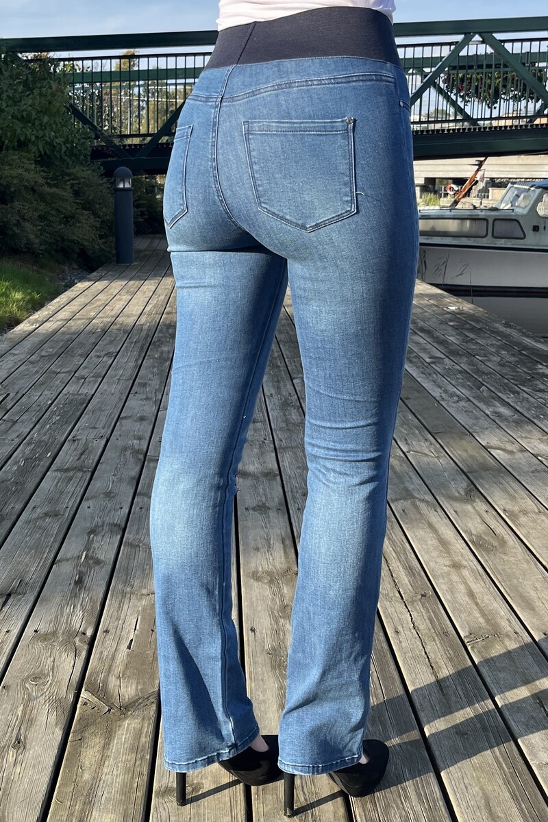 Shantal Bootcut 32 Längd Dam Mellanblå Medium Blue Denim | Smilebutiken - Freequent