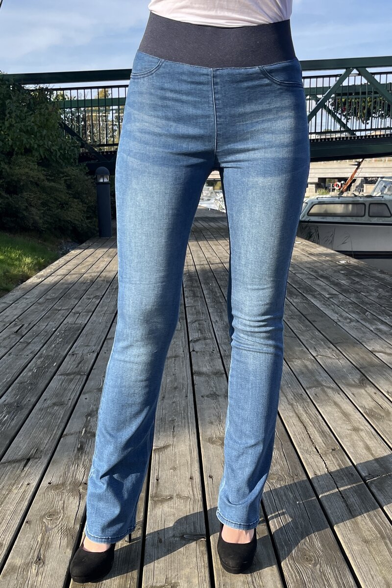 Shantal Bootcut 32 Längd Dam Mellanblå Medium Blue Denim | Smilebutiken - Freequent