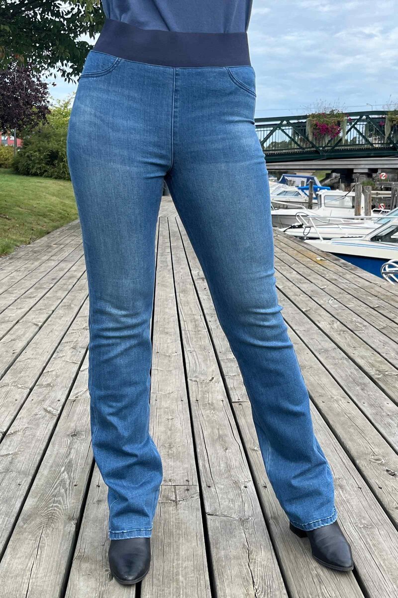 Shantal Bootcut 34 Längd Dam Mellanblå Medium Blue Denim | Smilebutiken - Freequent