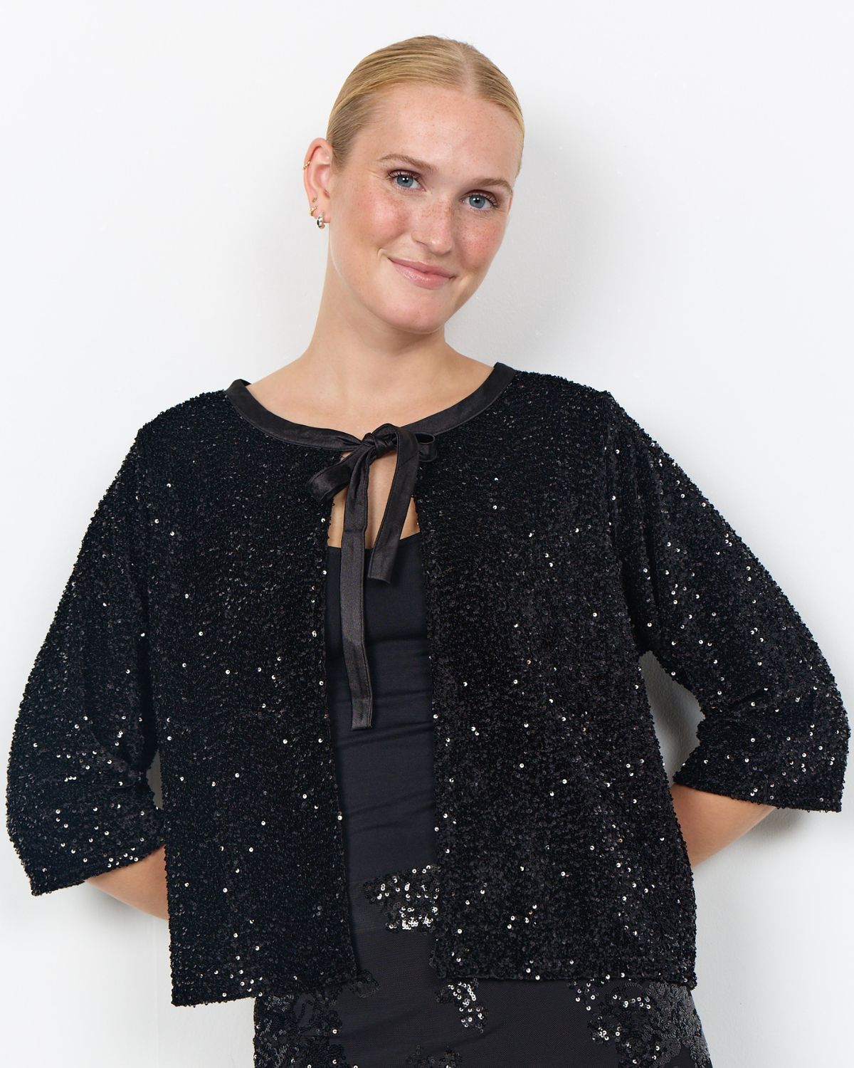 Jasleen 3 Paljettkofta Svart Black | Smilebutiken - Soyaconcept