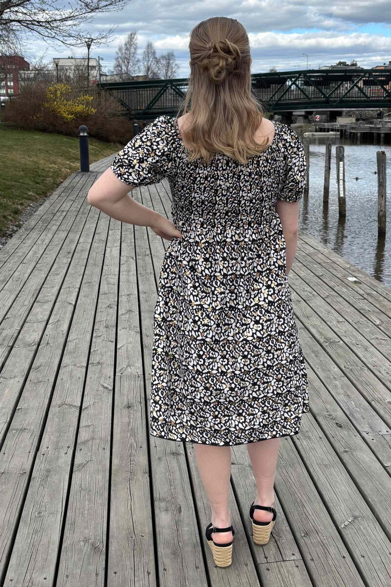 Jia Ki Esther Mönstrad Klänning Dam Black DH Mode