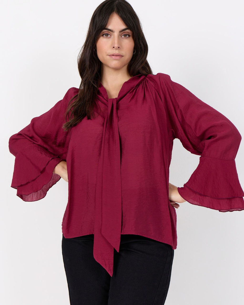 Judit 4 Blus med knyt Dam Vinröd Rhododendron | Smilebutiken - Wasabiconcept