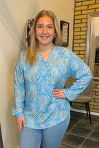Astrid V-ringad Blus Dam Sky Marta du Chateau