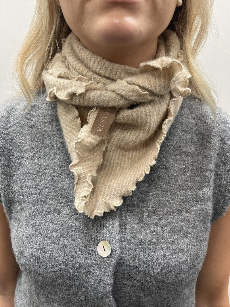 Agnete Stickad Scarf  Dam Beige Sand | Smilebutiken - Marta du Chateau