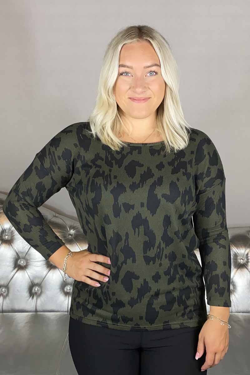 Elco Women's Green Animal Print Sweater - ONLY