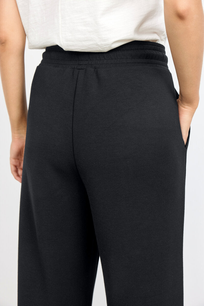 Banu 33 Byxa Dam Black Soyaconcept