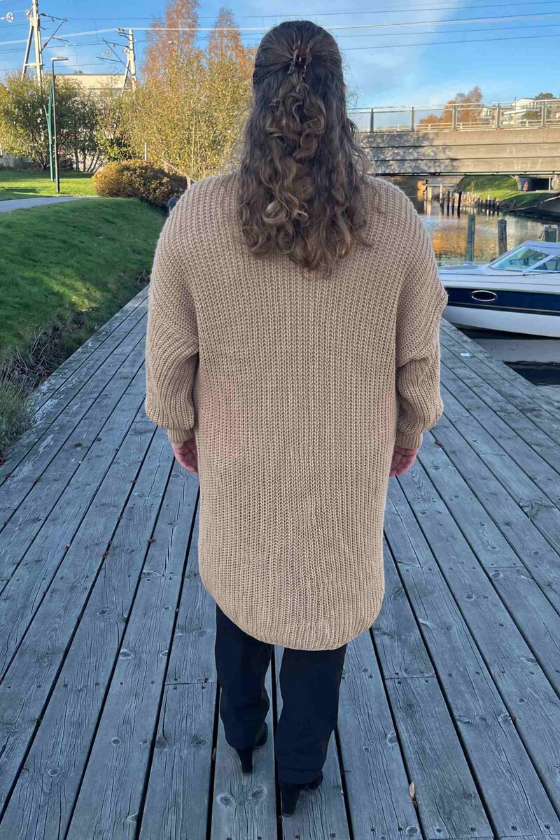 Tove Stickad Långkofta Dam Peanut VIVICHY