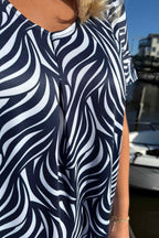 Carina Klänning Dam Fantasy Dark Navy Way of Sweden