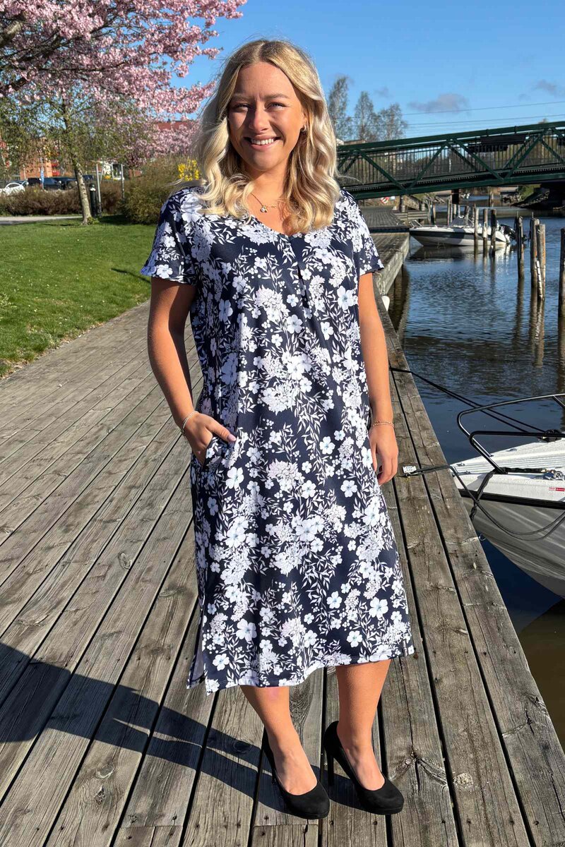 Carina Klänning Dam Flow Dark Navy Way of Sweden