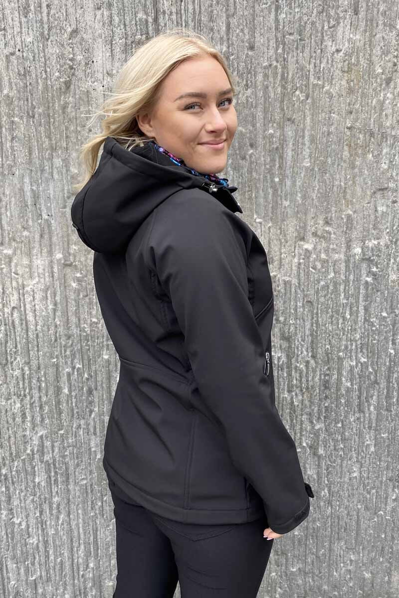 Ebba Softshelljacka Dam Svart - Way of Sweden