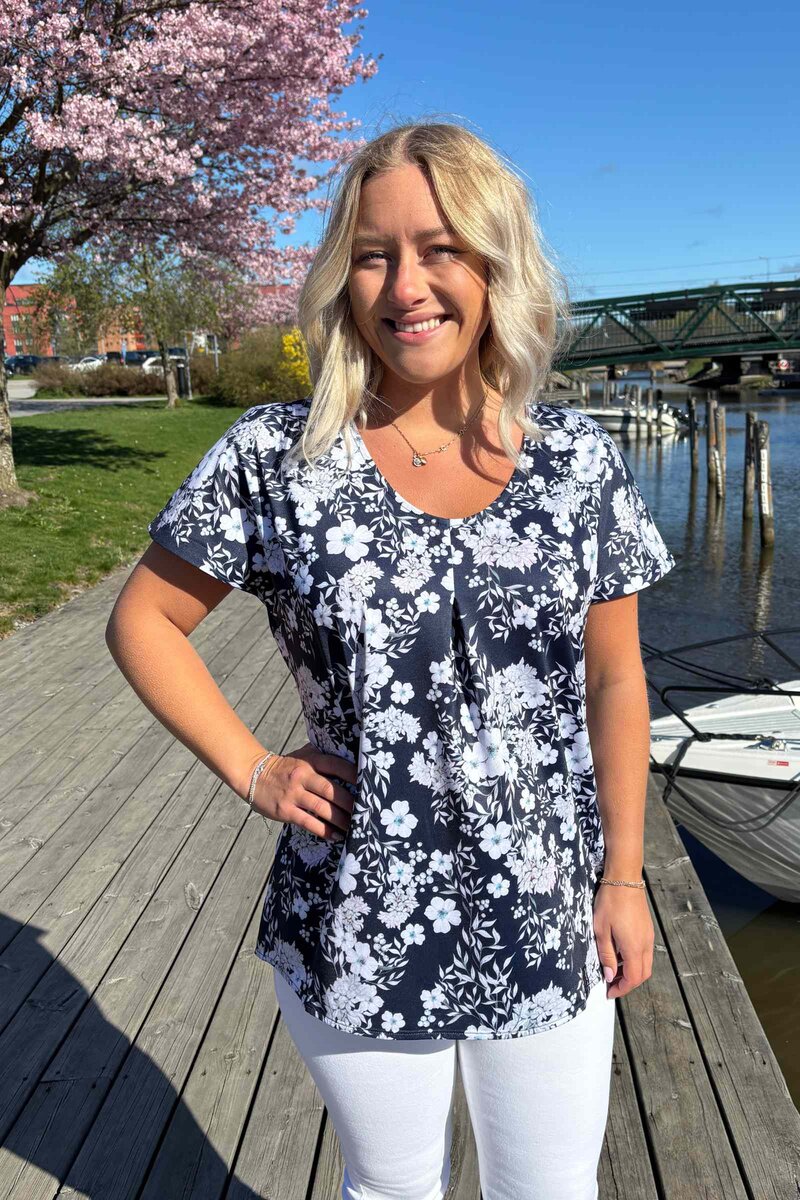 Lovisa Topp Dam Flow Dark Navy Way of Sweden