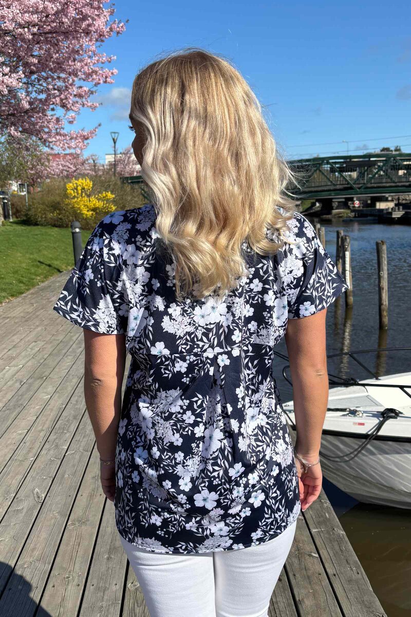 Lovisa Topp Dam Flow Dark Navy Way of Sweden