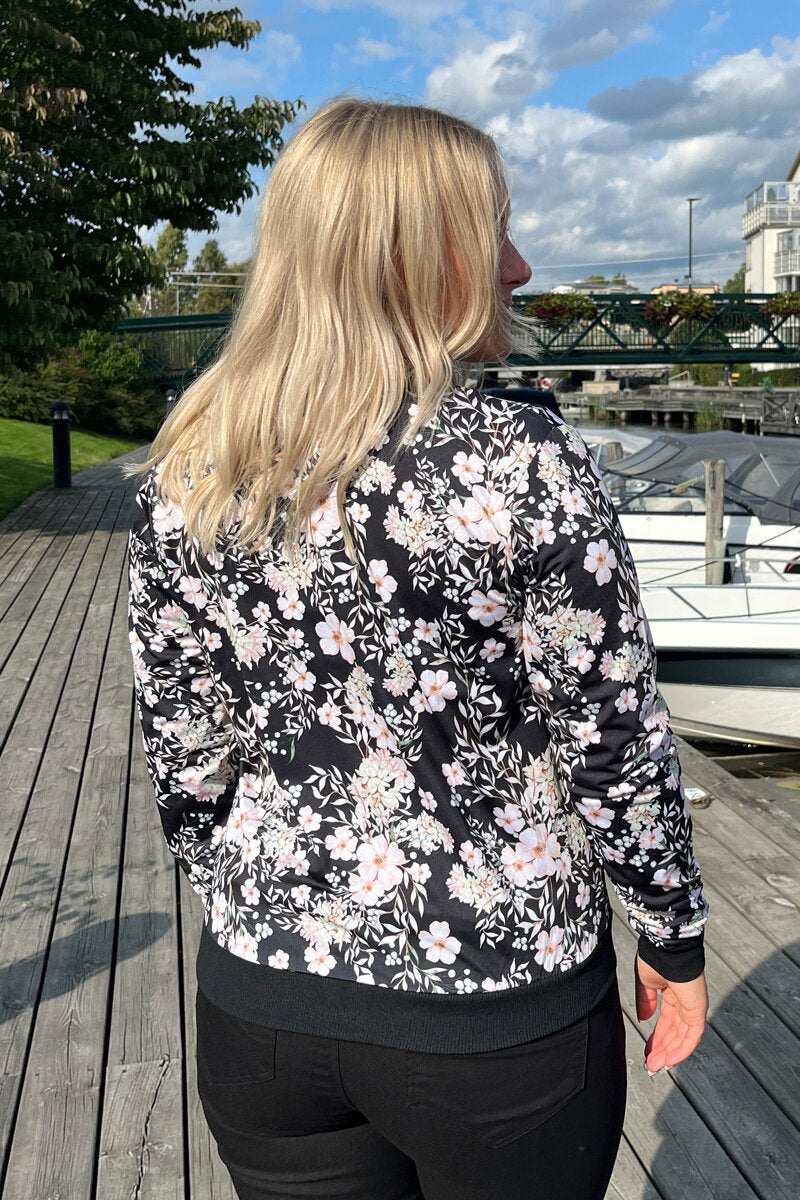 Ulrika Jacka Dam Flow Black Way of Sweden