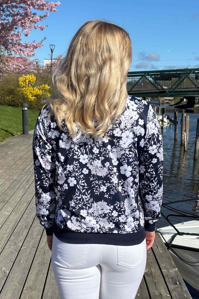 Ulrika Jacka Dam Flow Dark Navy Way of Sweden