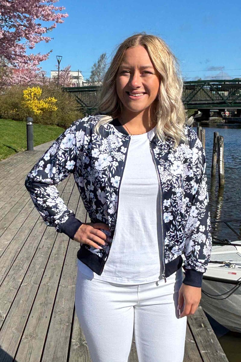 Ulrika Jacka Dam Flow Dark Navy Way of Sweden