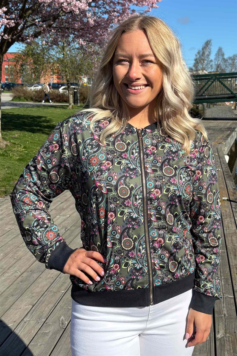 Ulrika Jacka Dam WOS Paisley Print Way of Sweden