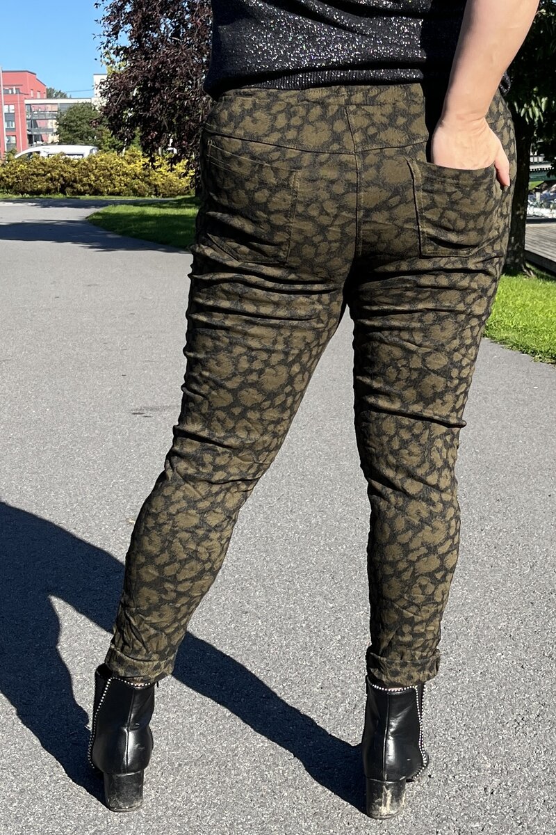 Lara 44 Ankle Pants Women Khaki Zabaione